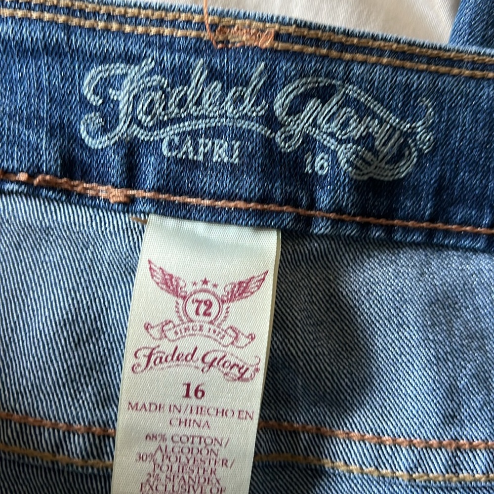 Jean capris - Picture 2 of 3
